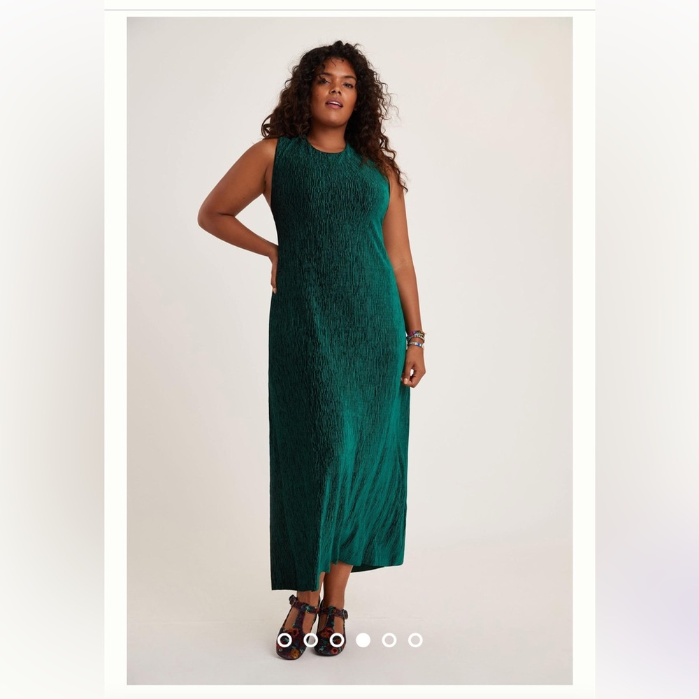 🌲Adrienne Twist-Back Velvet Midi Dress🌲